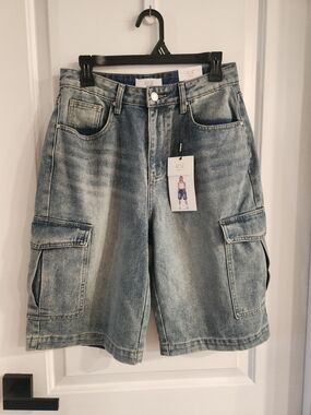 Light Wash Denim Cargo Shorts - Light Blue